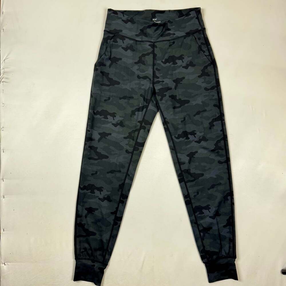 FETY Woman’s Camo Joggers Size L